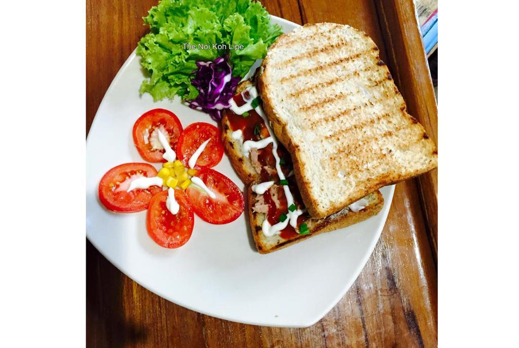 קו ליפה The Noi Guest House & Restaurant מראה חיצוני תמונה